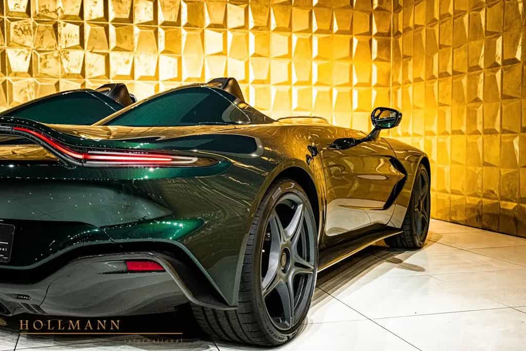Aston Martin V12 SPEEDSTER + CARBON HELMETS 09/2021-photo-27