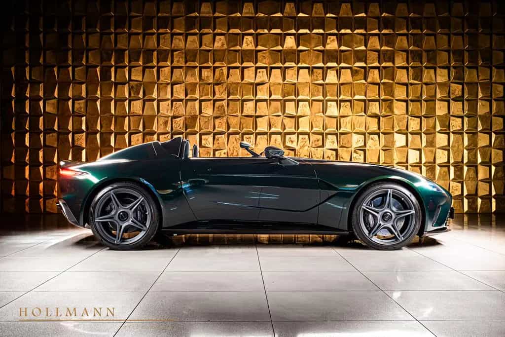 Aston Martin V12 SPEEDSTER + CARBON HELMETS 09/2021-photo-4