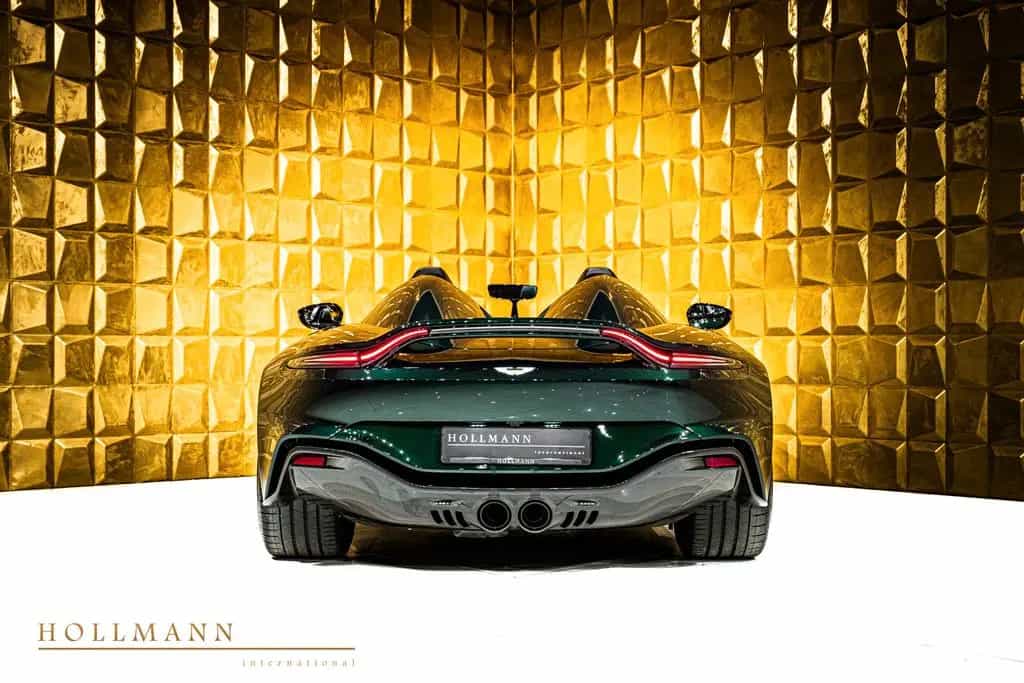 Aston Martin V12 SPEEDSTER + CARBON HELMETS 09/2021-photo-6