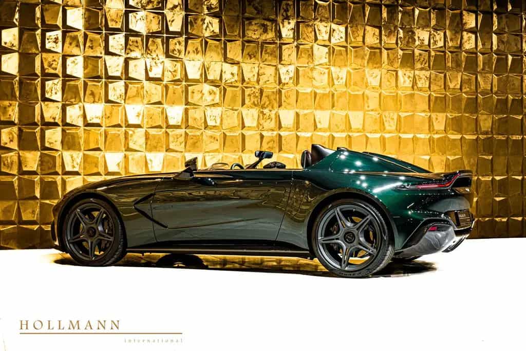 Aston Martin V12 SPEEDSTER + CARBON HELMETS 09/2021-photo-7