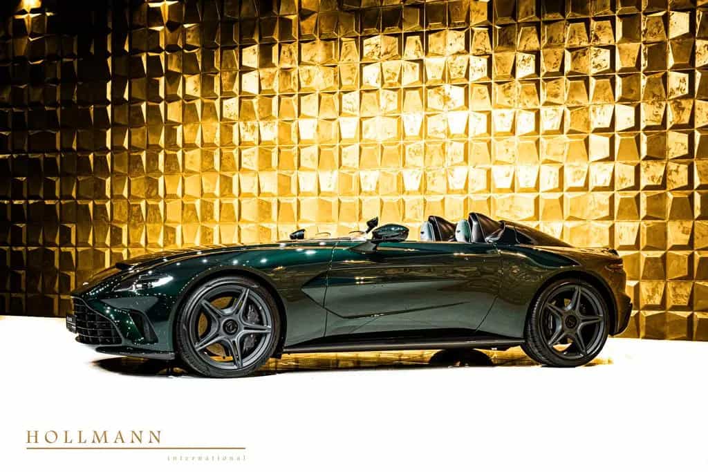 Aston Martin V12 SPEEDSTER + CARBON HELMETS 09/2021-photo-8