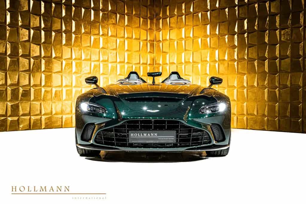 Aston Martin V12 SPEEDSTER + CARBON HELMETS 09/2021-photo-9