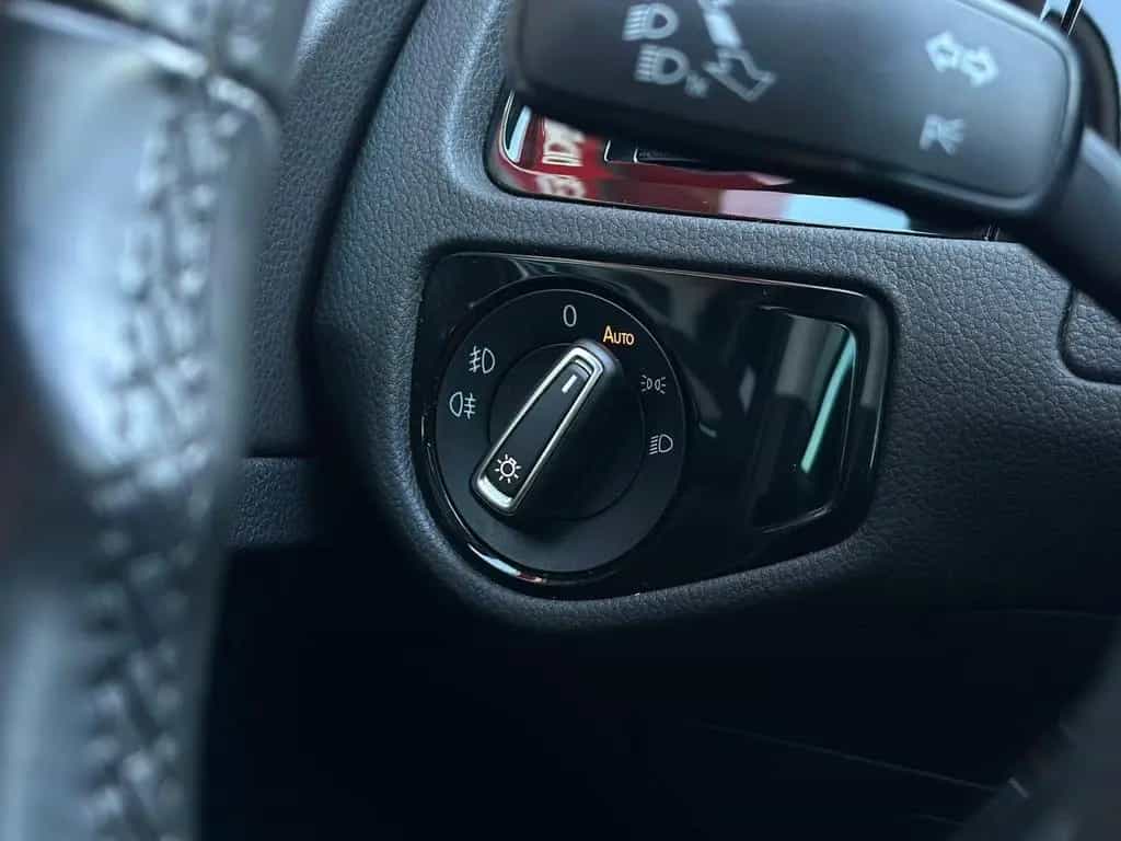 Volkswagen Golf 2.0TDI Allstar BMT* PANO#BiXENON#TEMPO#SHZ 12/2016-photo-17