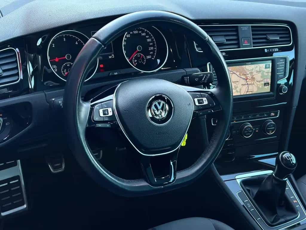 Volkswagen Golf 2.0TDI Allstar BMT* PANO#BiXENON#TEMPO#SHZ 12/2016-photo-21
