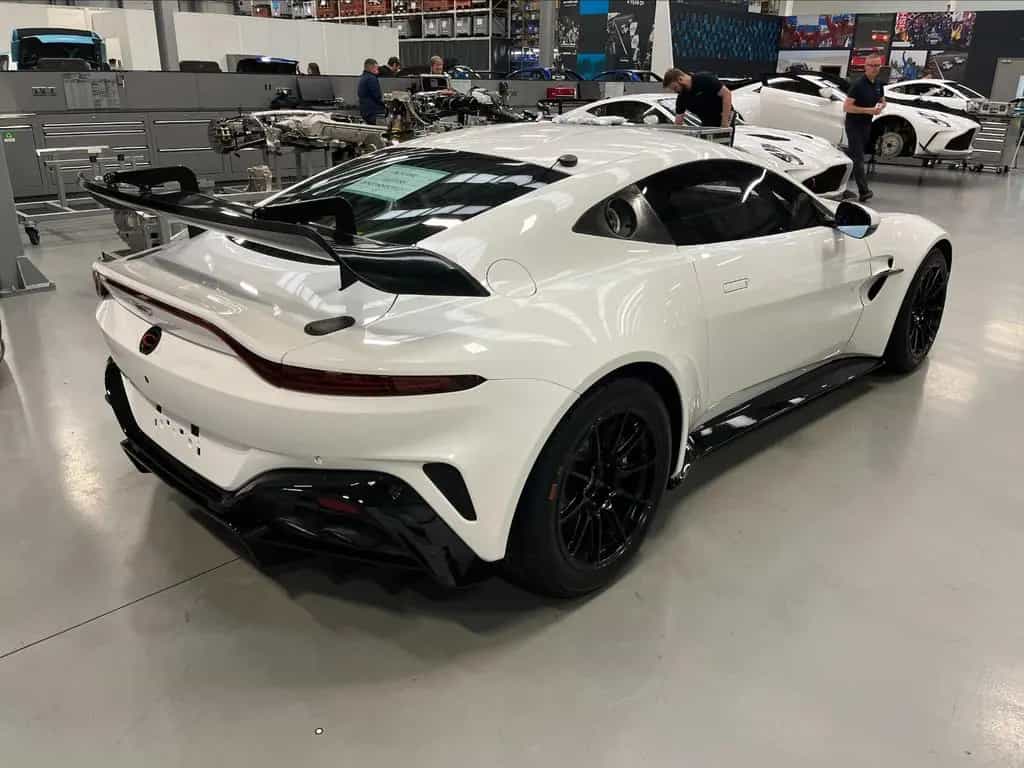 Aston Martin V8 Vantage 4.0 GT4 New 01/2026-photo-5
