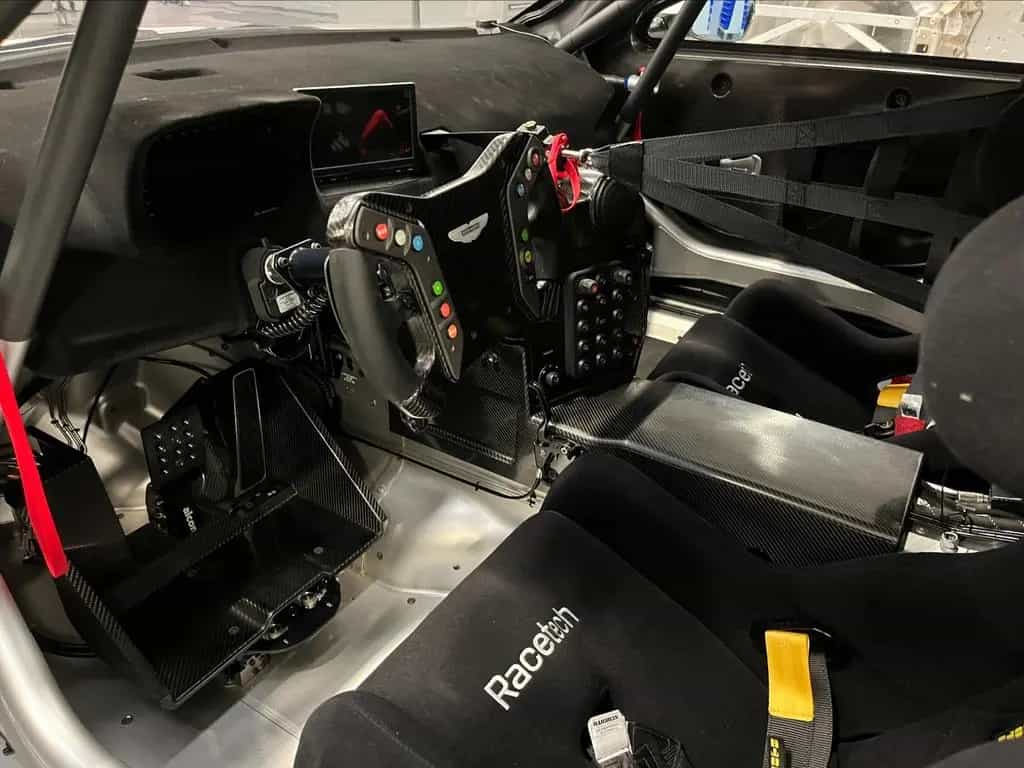 Aston Martin V8 Vantage 4.0 GT4 New 01/2026-photo-7