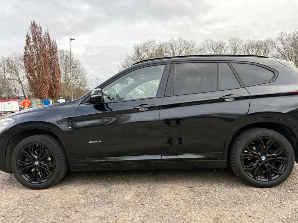 BMW X1 sDrive18d M Sport 08/2017-photo-3