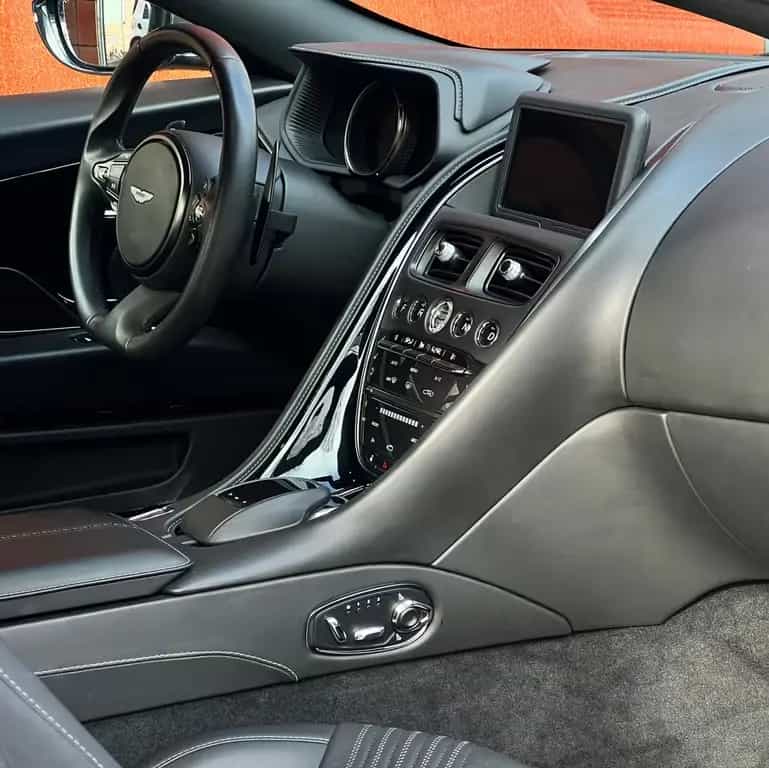 Aston Martin DB11 5.2 V12 - MwSt. netto 90.000€   TÜV/AU NEU 12/2017-photo-17