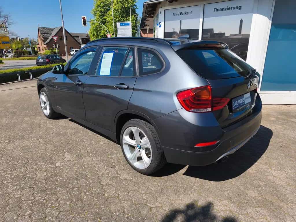 BMW X1 20i sDrive *Automatik*PDC*LED*SHZ*Grau* 09/2014-photo-1