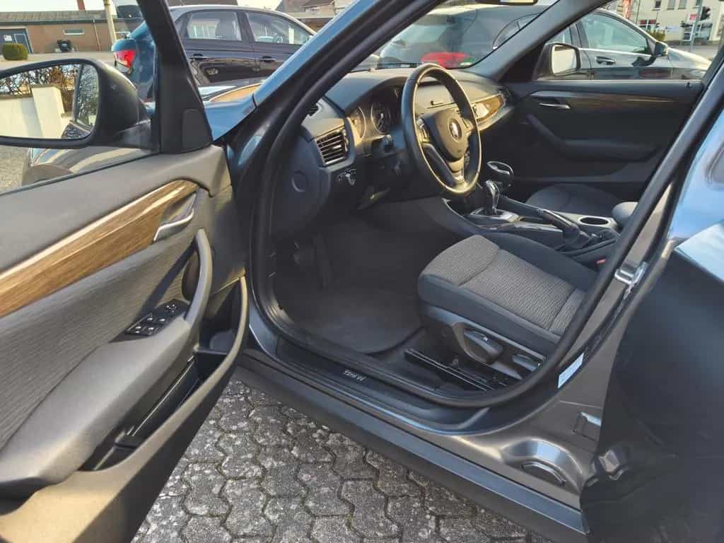 BMW X1 20i sDrive *Automatik*PDC*LED*SHZ*Grau* 09/2014-photo-4