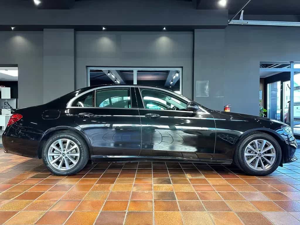 Mercedes-Benz E 220 LIMOUSINE AVANTGARDE DISTRONIC COMAND 360° 11/2020-photo-1