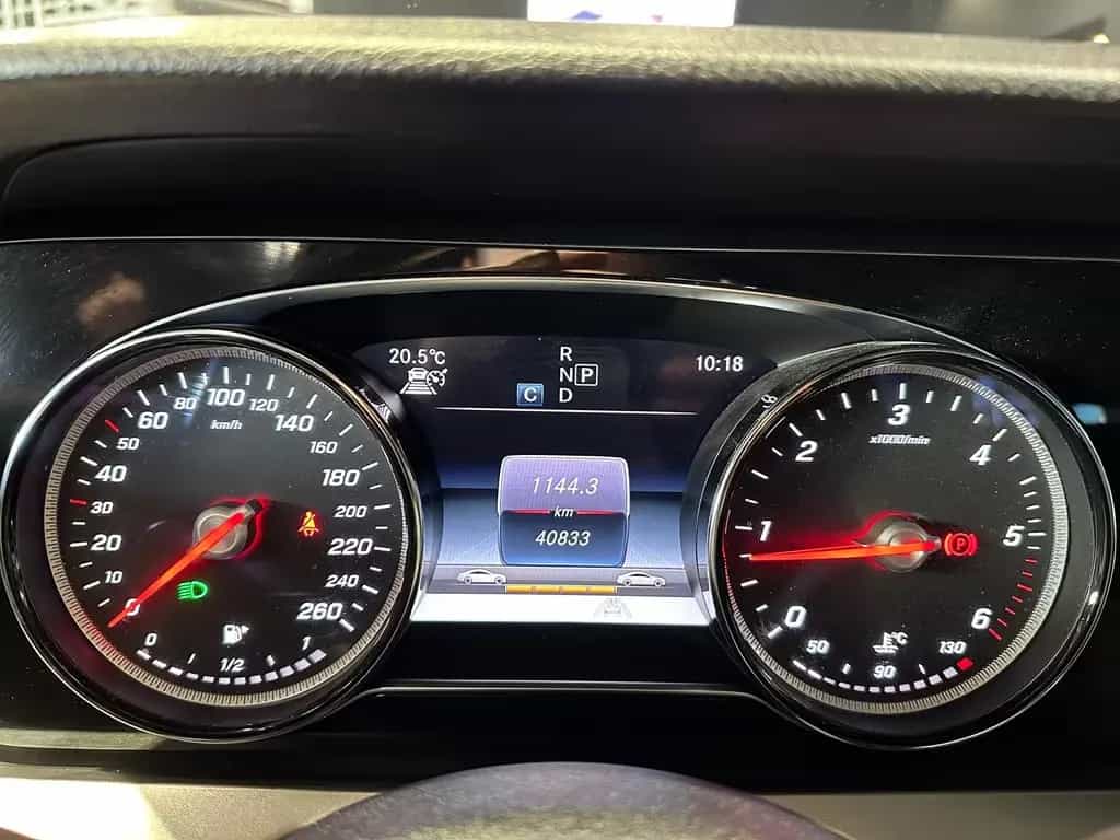 Mercedes-Benz E 220 LIMOUSINE AVANTGARDE DISTRONIC COMAND 360° 11/2020-photo-17