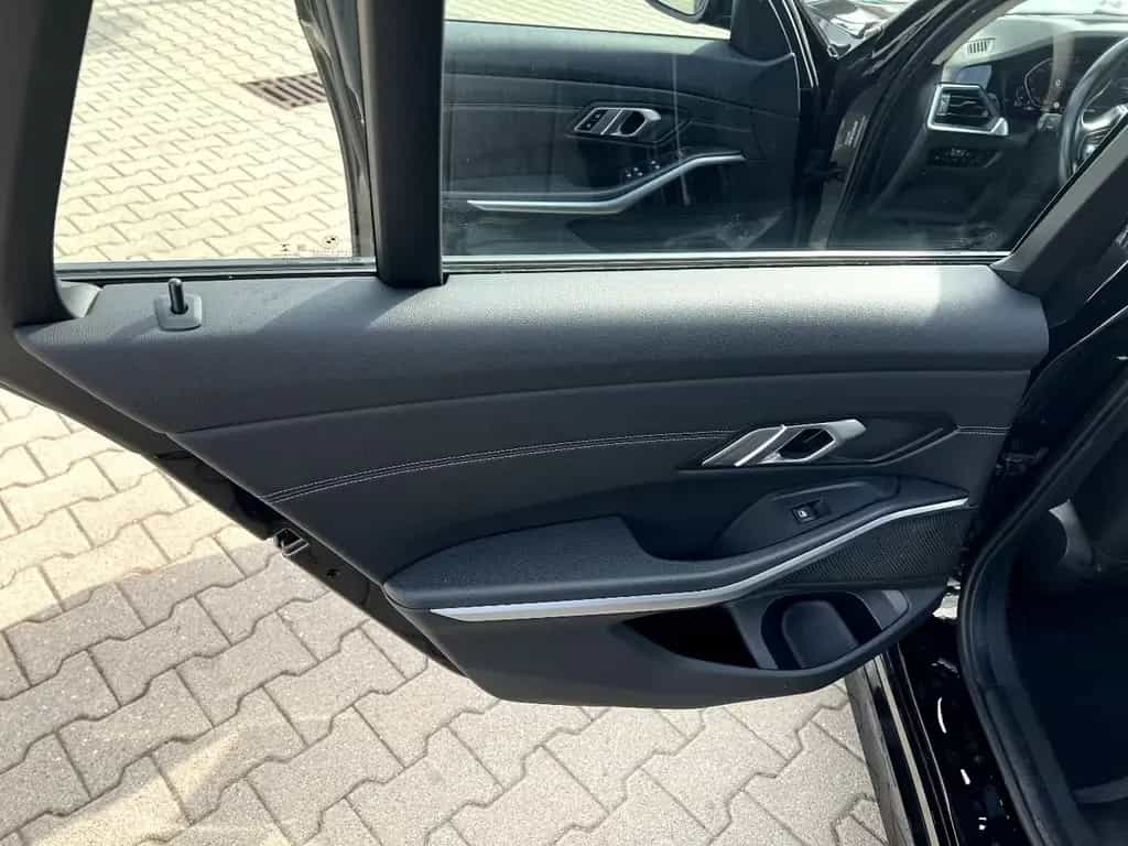 BMW 318 d Touring *LED Navi Leder AHK DAB el. Heck* 09/2021-photo-11