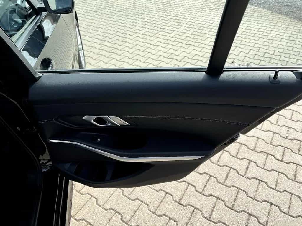 BMW 318 d Touring *LED Navi Leder AHK DAB el. Heck* 09/2021-photo-14