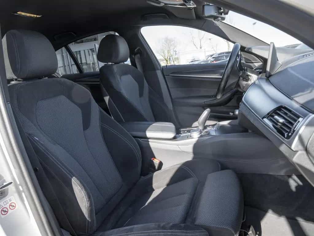 BMW 5 Series 520d xDrive Limo M-Sport KAMERA HiFi adapLED 08/2021-photo-2