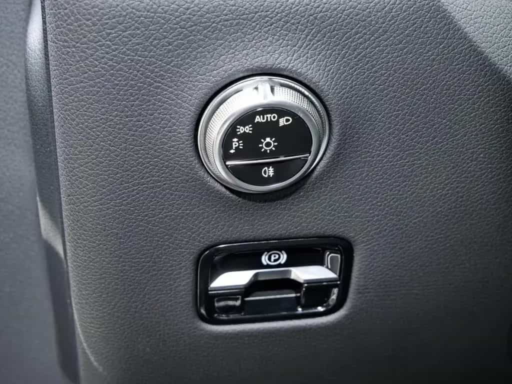 Mercedes-Benz GLC-Class d 4MATIC AMG Distronic 360° AHK Memory 02/2026-photo-9