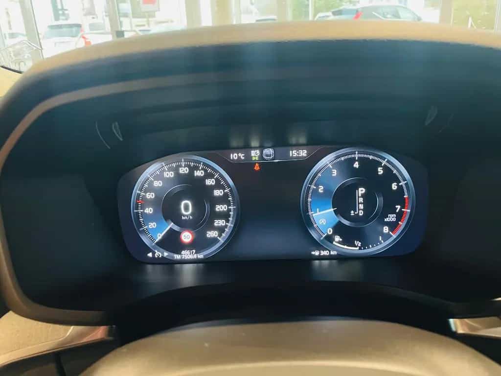 Volvo V60 T5 Inscription Autom Navi Leder PDC Cam LED 09/2019-photo-16