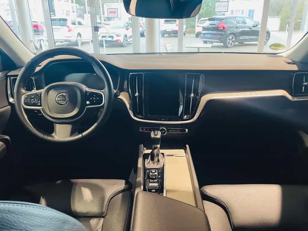 Volvo V60 T5 Inscription Autom Navi Leder PDC Cam LED 09/2019-photo-27