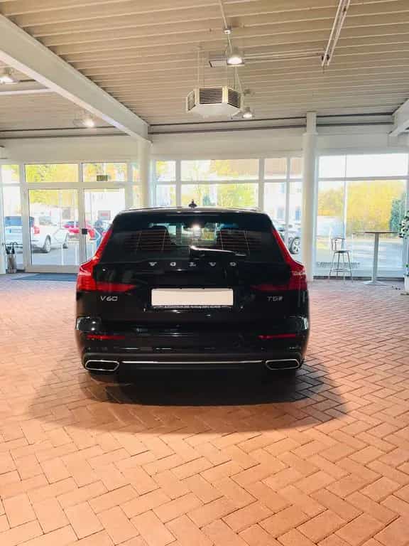 Volvo V60 T5 Inscription Autom Navi Leder PDC Cam LED 09/2019-photo-3