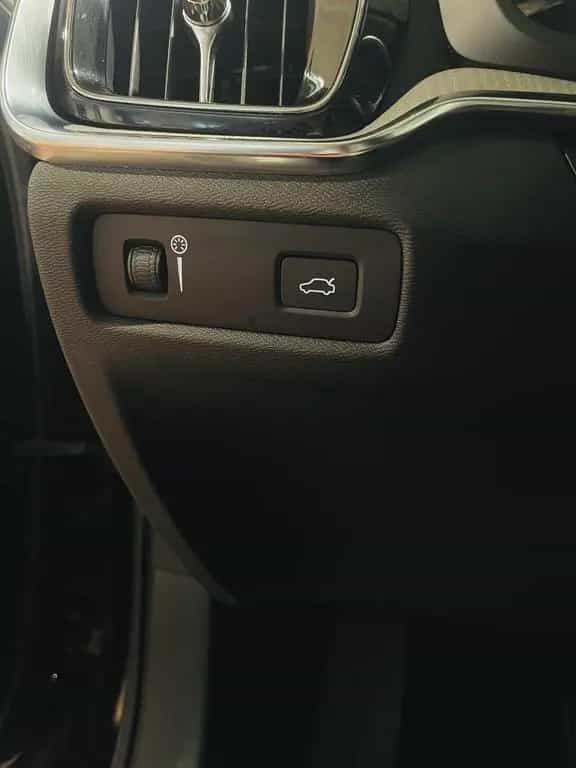 Volvo V60 T5 Inscription Autom Navi Leder PDC Cam LED 09/2019-photo-36