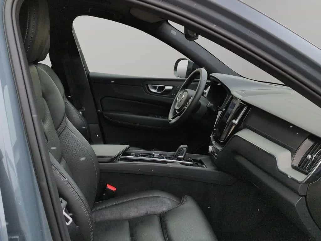 Volvo XC60 B5 D AWD R-Design+HUD+Luft+22Zoll+Massage+ 08/2022-photo-13