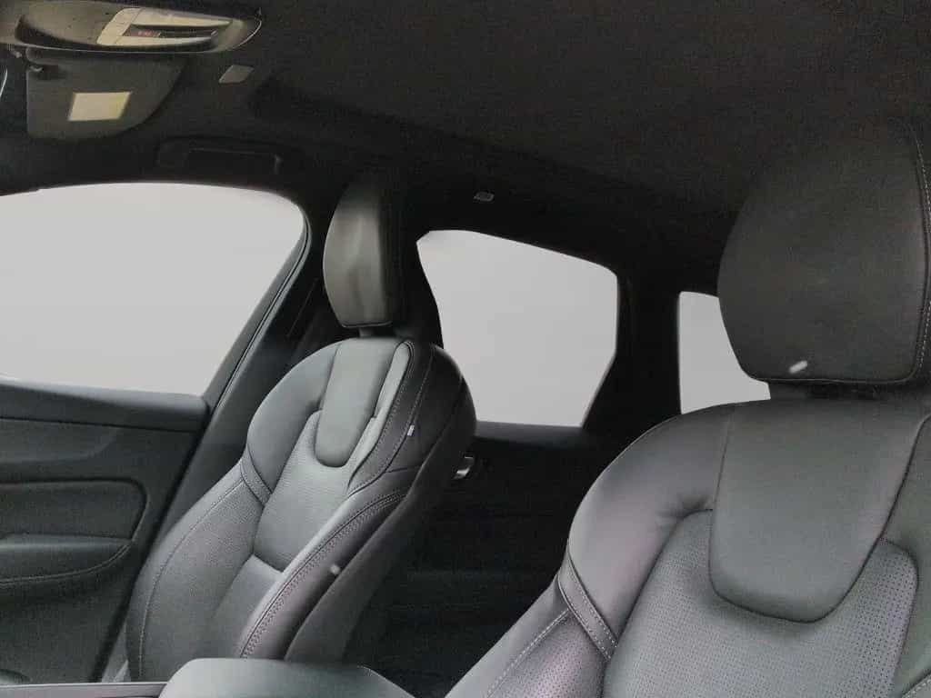 Volvo XC60 B5 D AWD R-Design+HUD+Luft+22Zoll+Massage+ 08/2022-photo-16