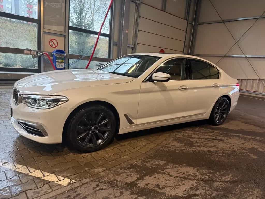 BMW 5 Series 540i A - Luxury Line G30 07/2017-photo-1