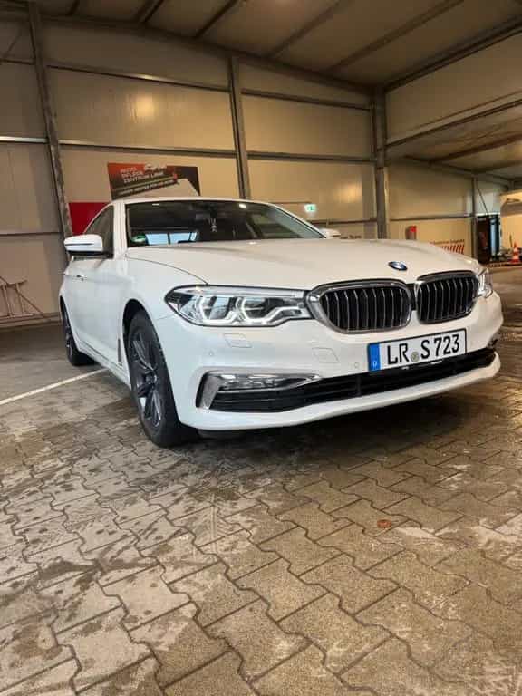 BMW 5 Series 540i A - Luxury Line G30 07/2017-photo-2