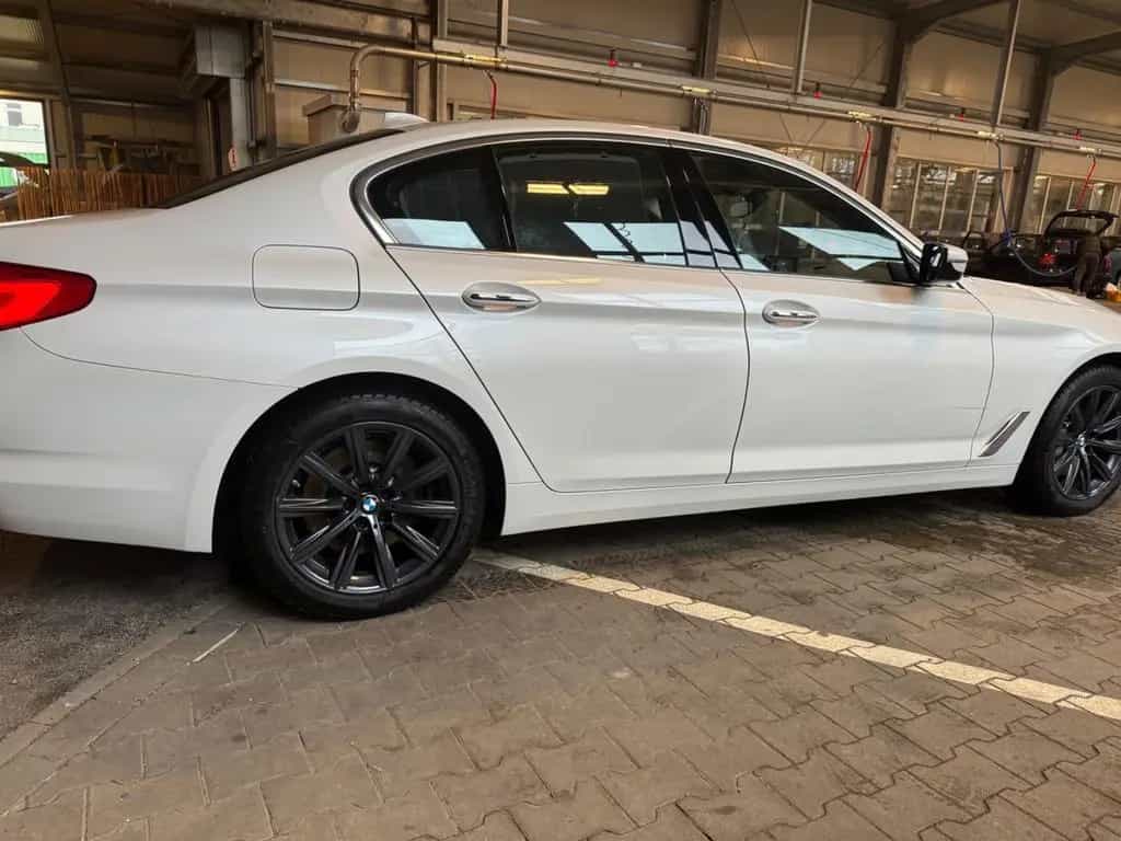 BMW 5 Series 540i A - Luxury Line G30 07/2017-photo-3