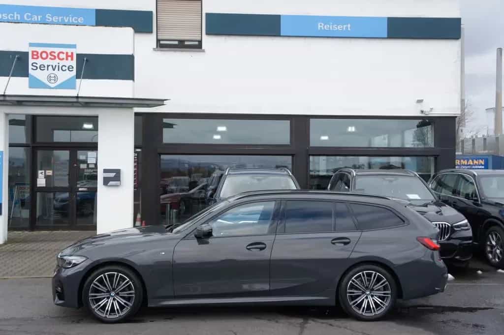 BMW 320 d xDrive M Sport*ACC*LIVE*KAM*STANDHZG*LASER* 07/2022-photo-2
