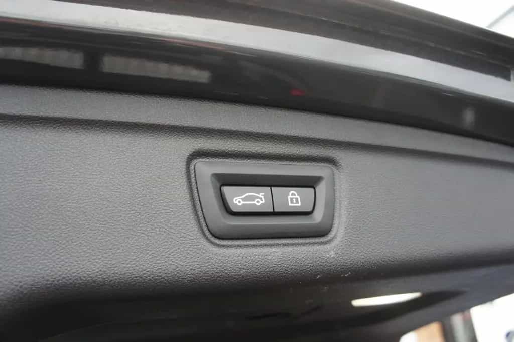 BMW 320 d xDrive M Sport*ACC*LIVE*KAM*STANDHZG*LASER* 07/2022-photo-8