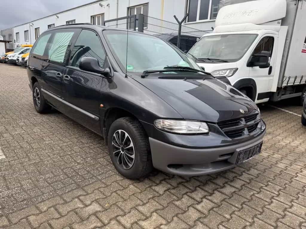 Chrysler Voyager / Grand Voyager 2.4 Benziner Leichenwagen 01/2000-photo-1