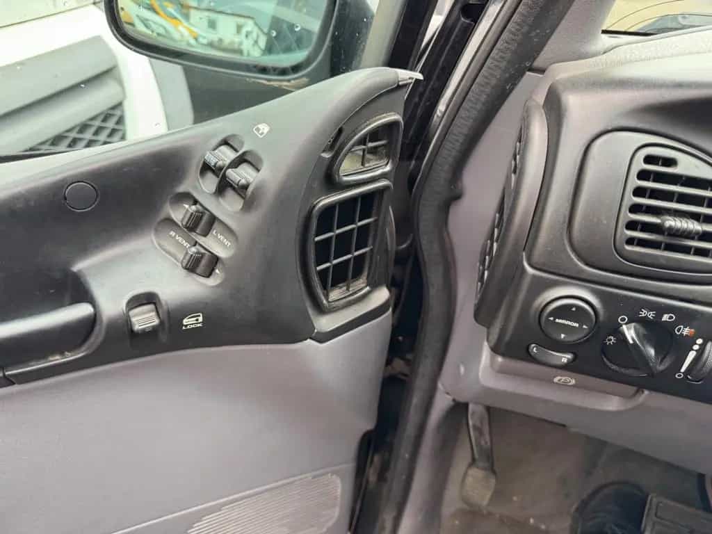 Chrysler Voyager / Grand Voyager 2.4 Benziner Leichenwagen 01/2000-photo-5