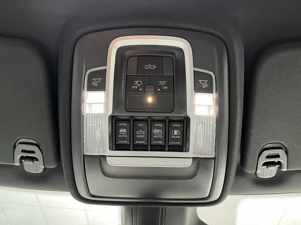 Dodge RAM Laramie Night ACC HUD SITZBELÜFTUNG LED PANO null-photo-27