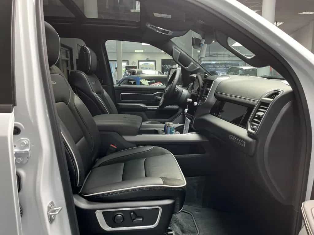 Dodge RAM Laramie Night ACC HUD SITZBELÜFTUNG LED PANO null-photo-35