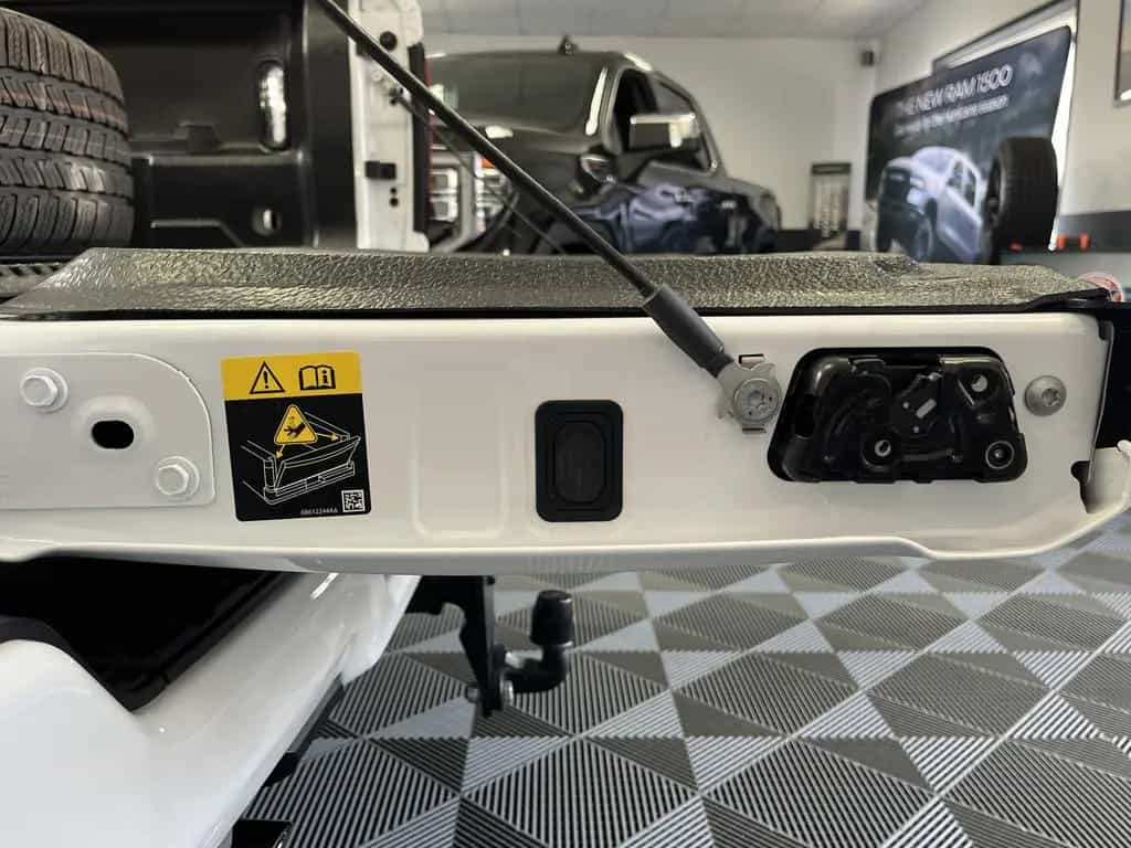 Dodge RAM Laramie Night ACC HUD SITZBELÜFTUNG LED PANO null-photo-8