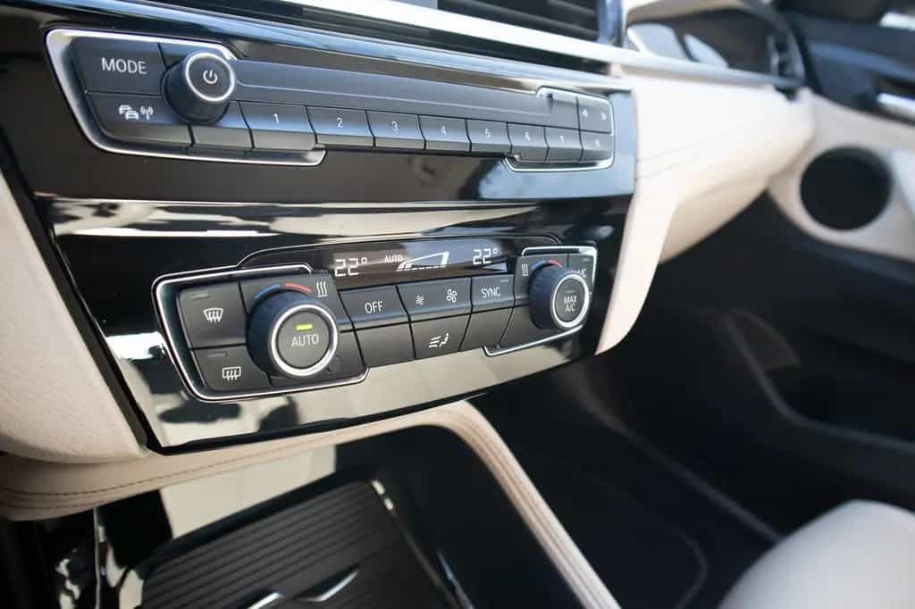 BMW X1 18i, X-LINE, FACELIFT, MEMORY SEATS, CAMERA, 10/2019-photo-17