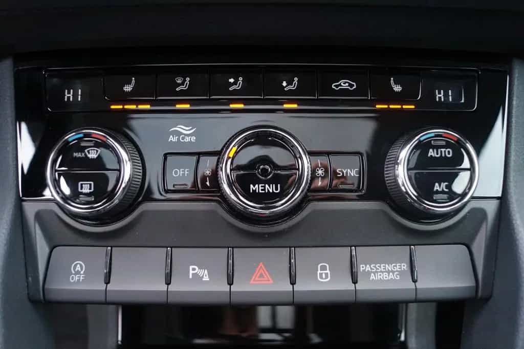 Skoda Karoq Style *AHK*Pano*1.Hand*Kamera*Navi*SHZ*DAB 11/2018-photo-10
