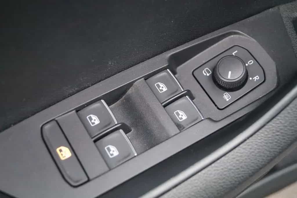 Skoda Karoq Style *AHK*Pano*1.Hand*Kamera*Navi*SHZ*DAB 11/2018-photo-17