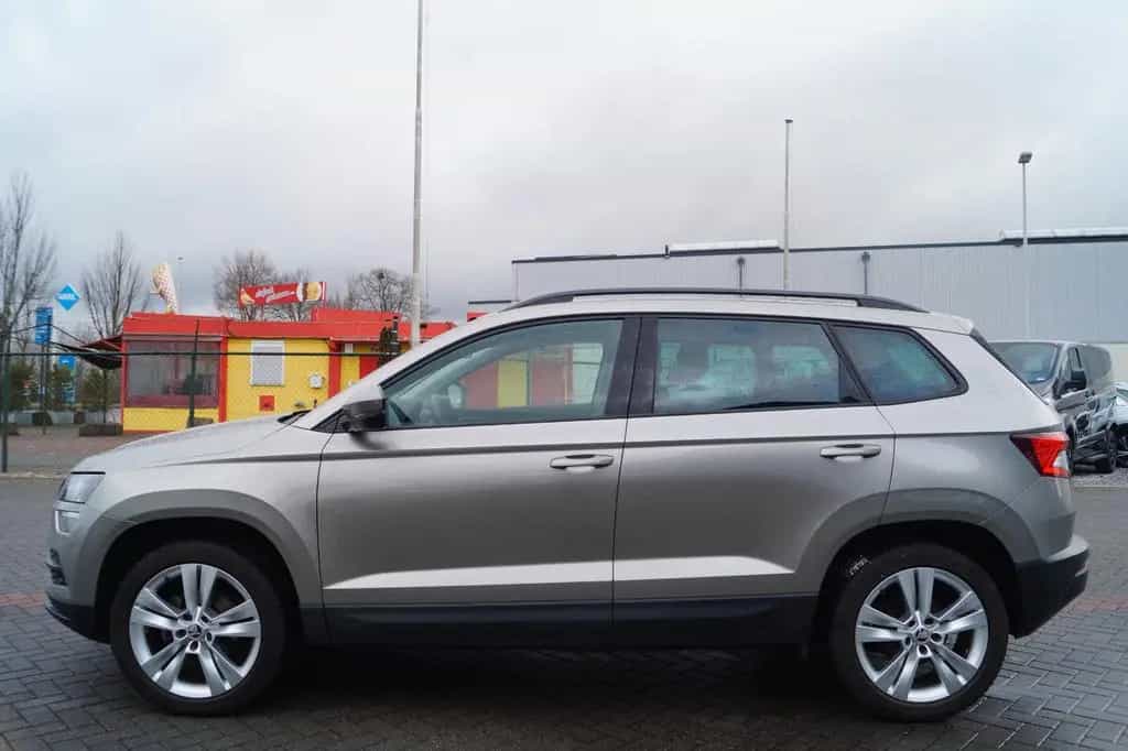 Skoda Karoq Style *AHK*Pano*1.Hand*Kamera*Navi*SHZ*DAB 11/2018-photo-4