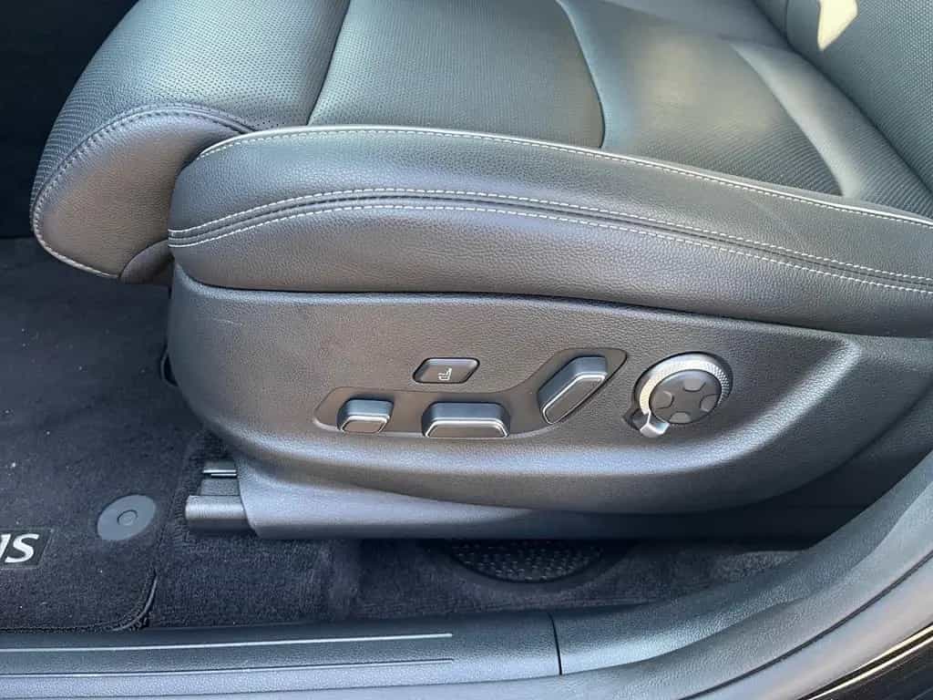 Genesis GV70 2.2 D Luxury *Pano*AWD* Pano HUD Sitzklima 11/2024-photo-21