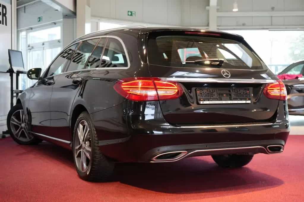 Mercedes-Benz C-Class 300 T 7G Avantgarde*LED*Navi*Kamera*AHK*Pano* 06/2016-photo-1