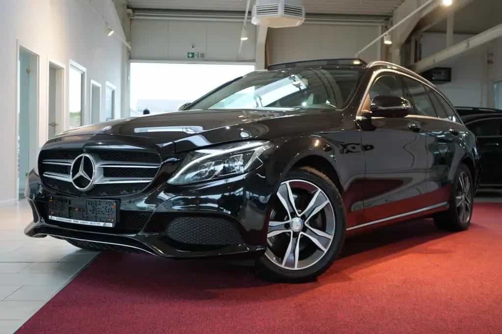 Mercedes-Benz C-Class 300 T 7G Avantgarde*LED*Navi*Kamera*AHK*Pano* 06/2016-photo-2