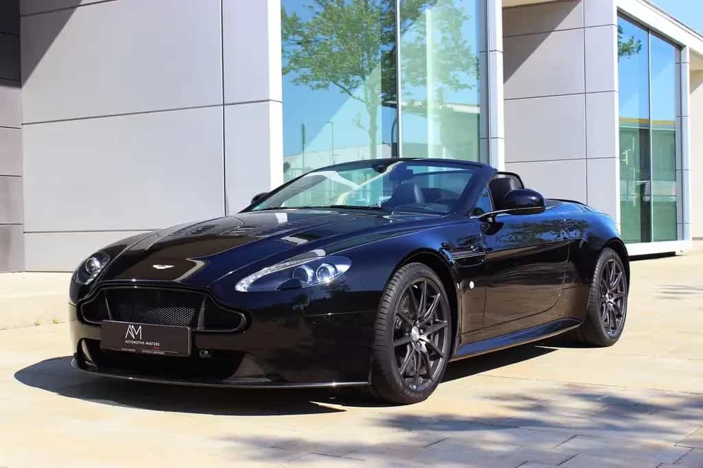 Aston Martin V12 Vantage S Roadster | Schwarz/Schwarz | 2.Hd 04/2016-photo-0