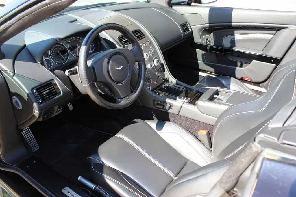 Aston Martin V12 Vantage S Roadster | Schwarz/Schwarz | 2.Hd 04/2016-photo-12