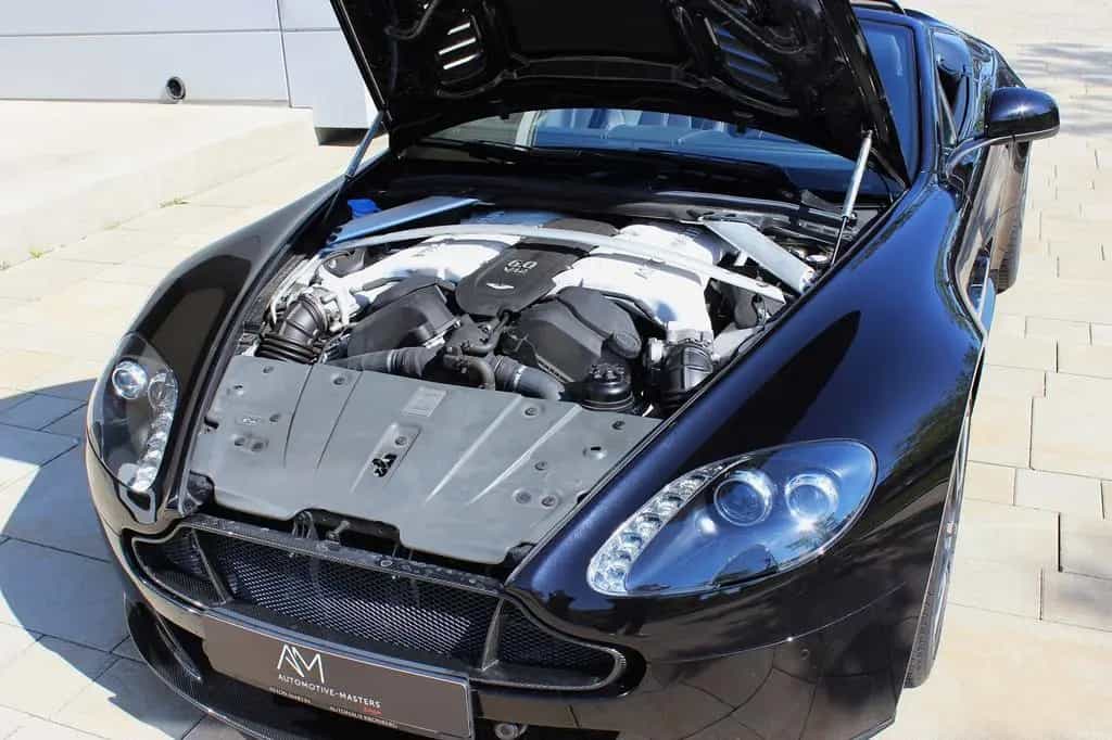 Aston Martin V12 Vantage S Roadster | Schwarz/Schwarz | 2.Hd 04/2016-photo-19