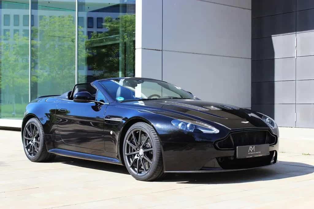 Aston Martin V12 Vantage S Roadster | Schwarz/Schwarz | 2.Hd 04/2016-photo-3
