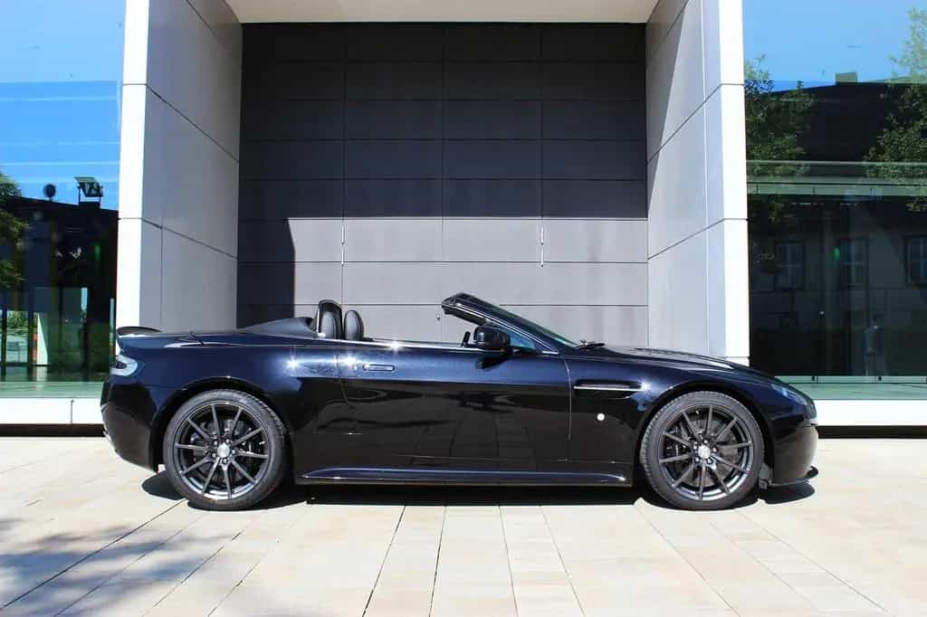 Aston Martin V12 Vantage S Roadster | Schwarz/Schwarz | 2.Hd 04/2016-photo-4
