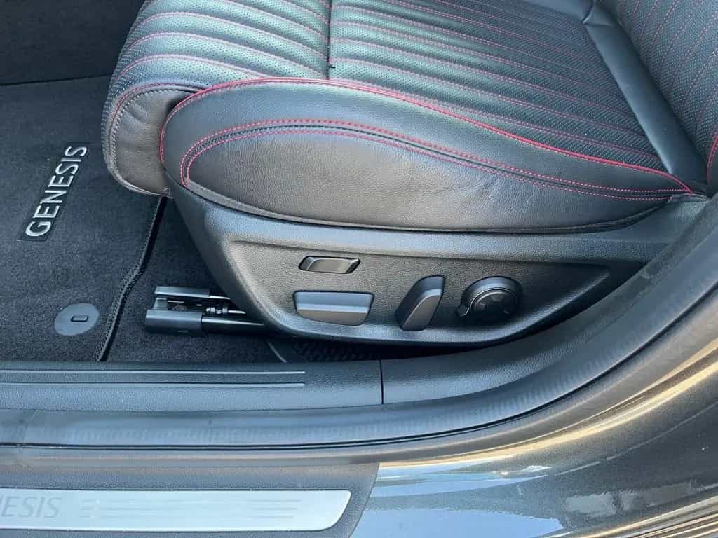 Genesis G70 Shooting Brake 2.2 D Sport AWD Sitzklima 11/2024-photo-21