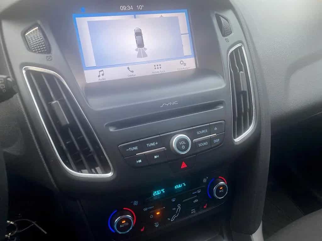 Ford Focus Lim. Cool & Connect 04/2018-photo-11